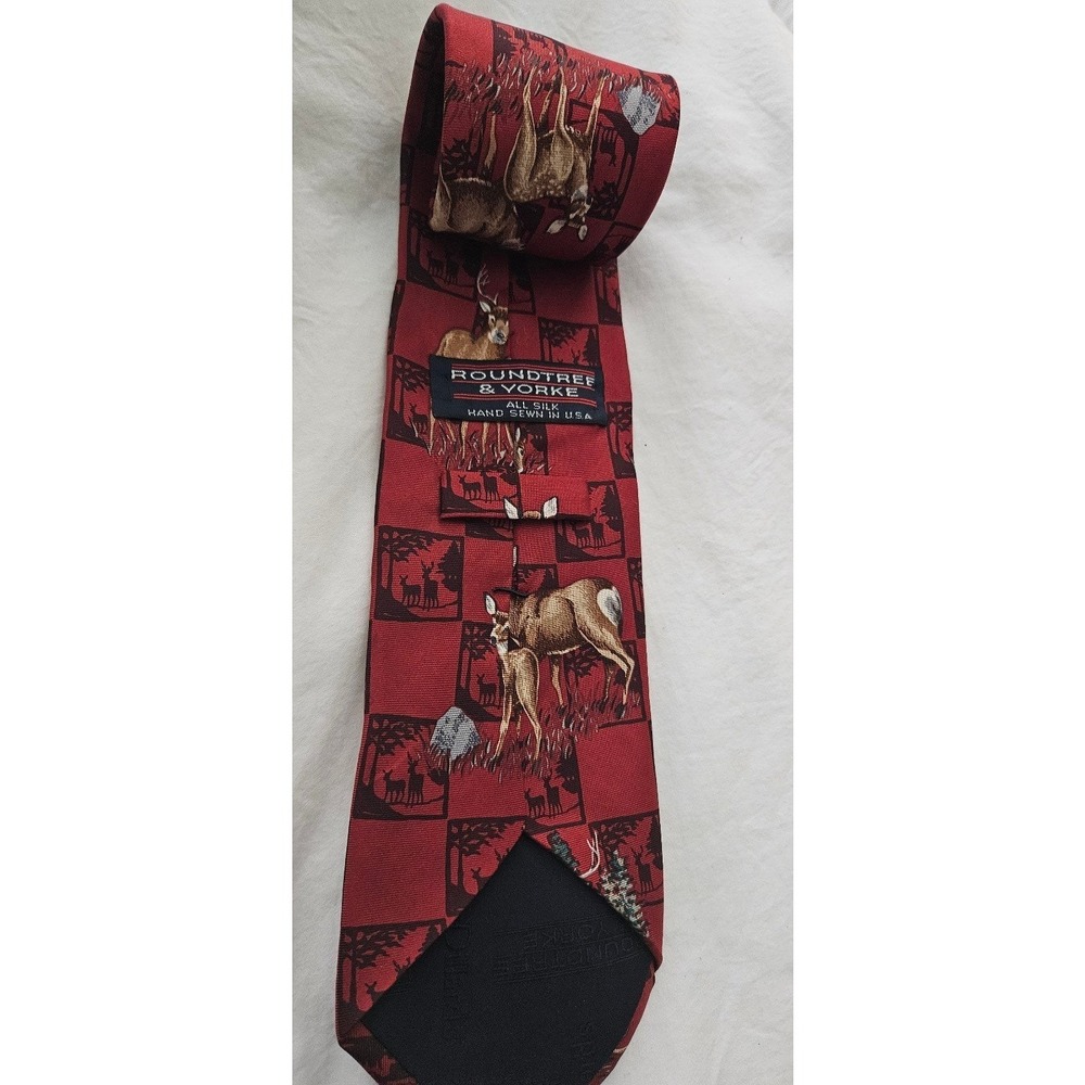 Roundtree & Yorke Deer Necktie Novelty Print Red Hunting Outdoors - Picture 3 of 5